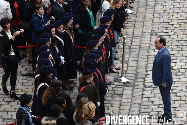 François Hollande. Prise d armes aux Invalides.