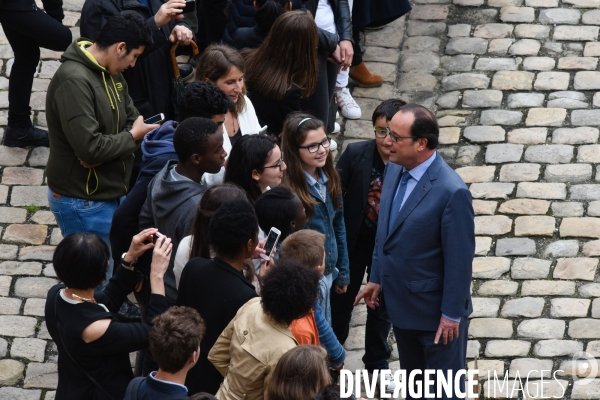 François Hollande. Prise d armes aux Invalides.