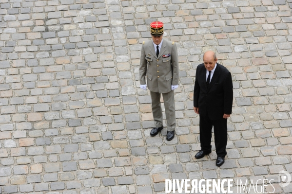 François Hollande. Prise d armes aux Invalides.