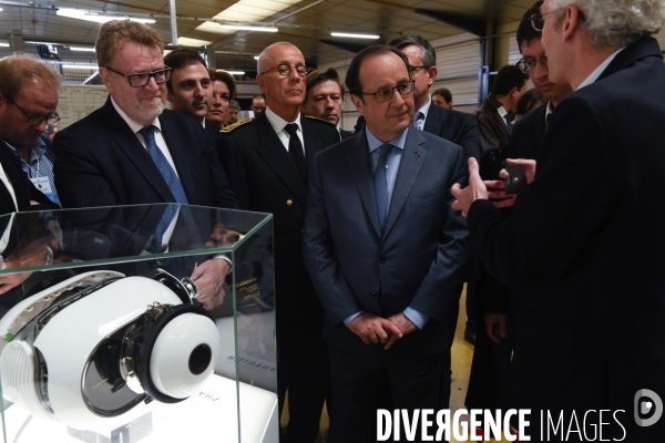 François Hollande visite l usine Devialet.