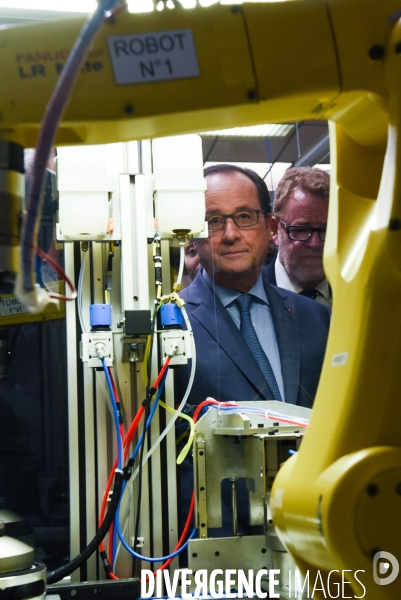 François Hollande visite l usine Devialet.