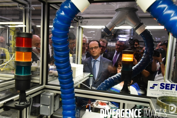 François Hollande visite l usine Devialet.