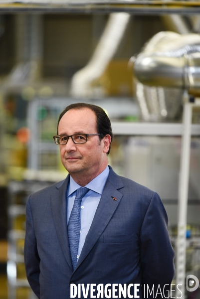 François Hollande visite l usine Devialet.