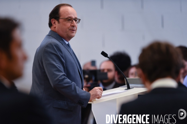 François Hollande visite l usine Devialet.