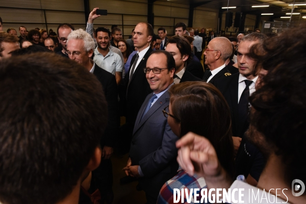 François Hollande visite l usine Devialet.