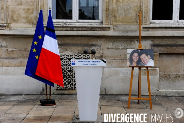 Minute de silence au ministère de l intérieur à la mémoire des deux policiers tués par Larossi Abballa