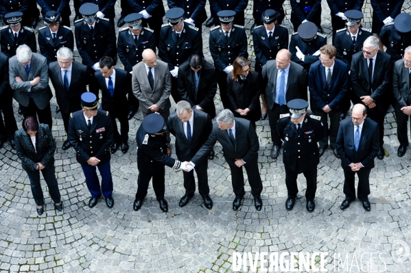 Minute de silence au ministère de l intérieur à la mémoire des deux policiers tués par Larossi Abballa