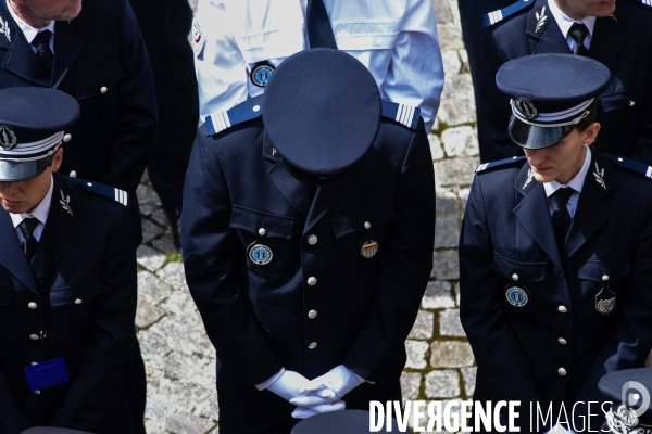 Minute de silence au ministère de l intérieur à la mémoire des deux policiers tués par Larossi Abballa