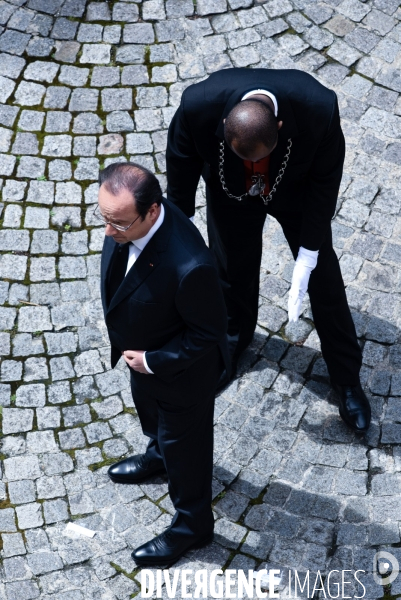 Minute de silence au ministère de l intérieur à la mémoire des deux policiers tués par Larossi Abballa