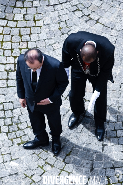 Minute de silence au ministère de l intérieur à la mémoire des deux policiers tués par Larossi Abballa