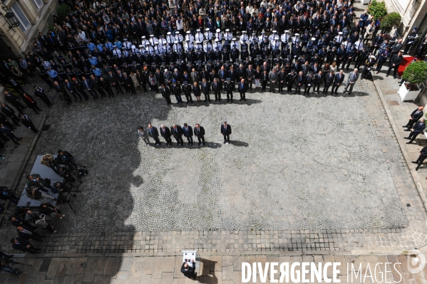 Minute de silence au ministère de l intérieur à la mémoire des deux policiers tués par Larossi Abballa