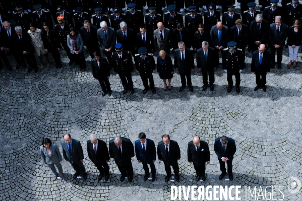 Minute de silence au ministère de l intérieur à la mémoire des deux policiers tués par Larossi Abballa