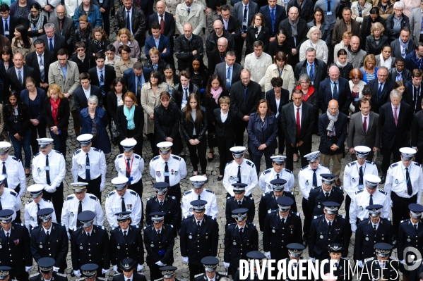 Minute de silence au ministère de l intérieur à la mémoire des deux policiers tués par Larossi Abballa