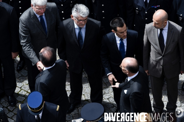 Minute de silence au ministère de l intérieur à la mémoire des deux policiers tués par Larossi Abballa