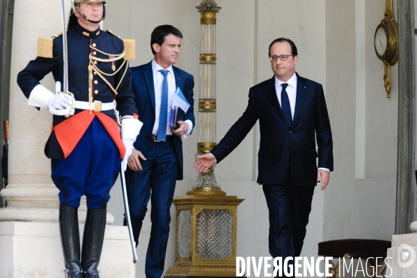 François Hollande reçoit Claude Bartolone  après le Brexit