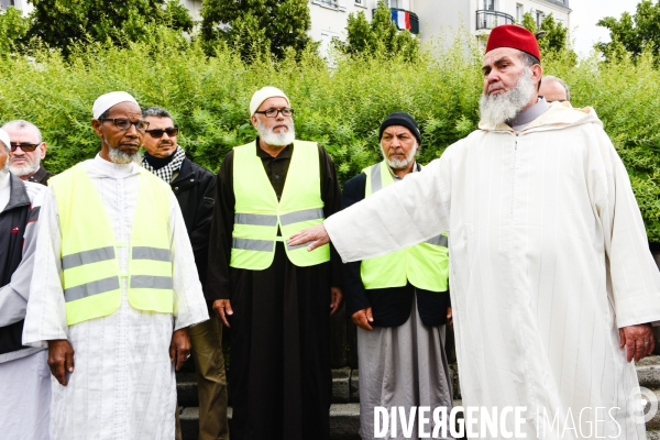 Marche organisée par la mairie de Mantes-la-Jolie à la mémoire des deux policiers  tués, Jessica Schneider et Jean-Baptiste Salvaing