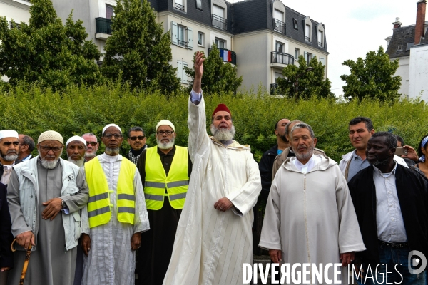 Marche organisée par la mairie de Mantes-la -Jolie à la mémoire des deux policiers  tués, Jessica Schneider et Jean-Baptiste Salvaing