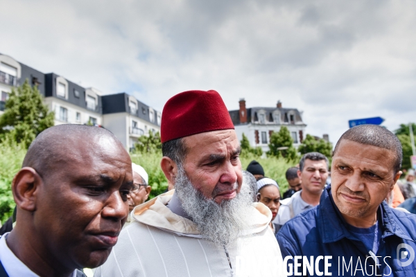 Marche organisée par la mairie de Mantes-la -Jolie à la mémoire des deux policiers  tués, Jessica Schneider et Jean-Baptiste Salvaing