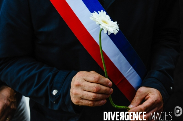 Marche organisée par la mairie de Mantes-la -Jolie à la mémoire des deux policiers  tués, Jessica Schneider et Jean-Baptiste Salvaing