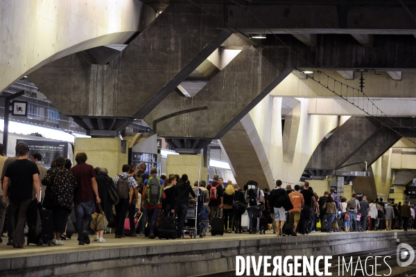 Grands departs dans les gares parisiennes