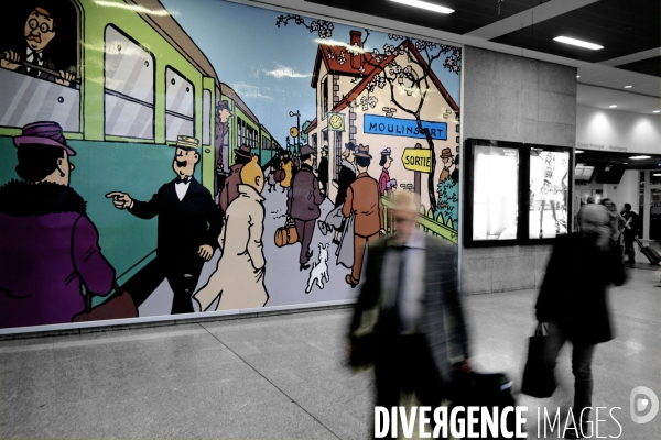 Illustration Juin 2016.A la gare de Bruxelles midi, une fresque murale avec l arrivee de Tintin en gare de Moulinsart