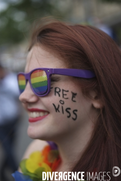 La  Marche des Fiertés  LGBT de Paris 2016 ( Gay Pride)