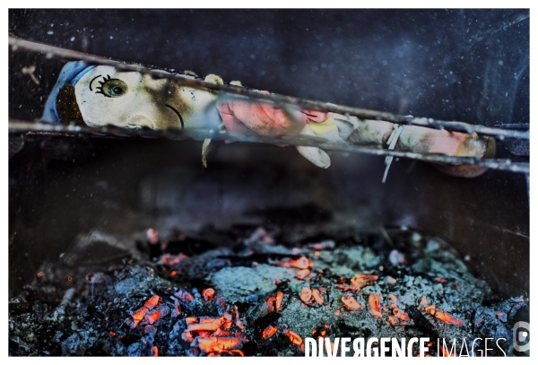 OUI-OUI ( back again not dead ) l ami des enfants se fait fumer et griller comme une saucisse.