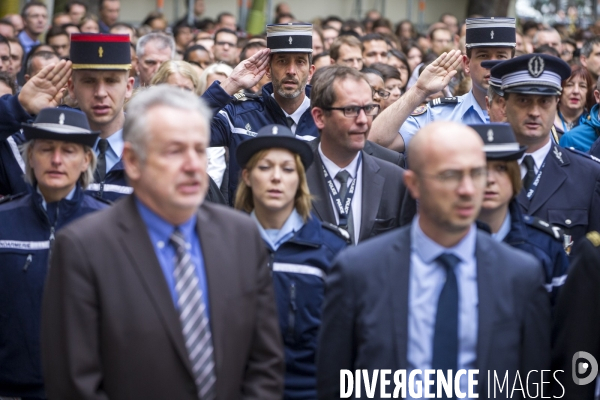 Hollande, Valls, Cazeneuve: minute de silence en souvenir d un couple de policiers assassinés a Magnanville