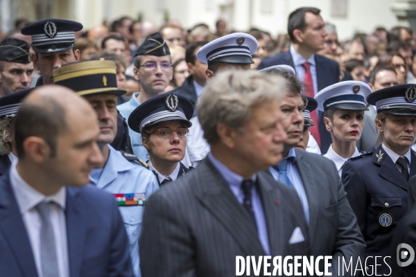 Hollande, Valls, Cazeneuve: minute de silence en souvenir d un couple de policiers assassinés a Magnanville