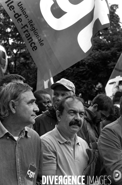 Philippe Martinez les dirigeants syndicaux CGT Paris.  CGT Union leader Philippe Martinez leads demonstration in Paris.