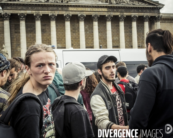 Les anti loi travail devant l Assemblee Nationale, 5 Juillet.