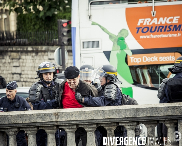 Les anti loi travail devant l Assemblee Nationale, 5 Juillet.