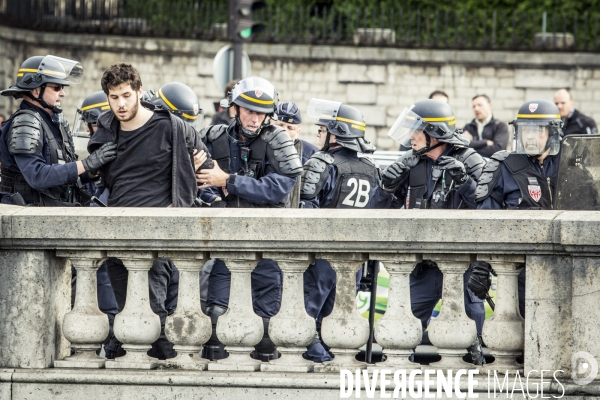 Les anti loi travail devant l Assemblee Nationale, 5 Juillet.