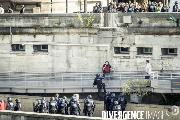 Les anti loi travail devant l Assemblee Nationale, 5 Juillet.