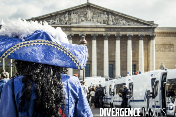 Les anti loi travail devant l Assemblee Nationale, 5 Juillet.