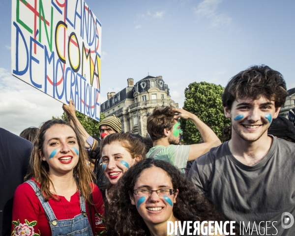 Les anti loi travail devant l Assemblee Nationale, 5 Juillet.