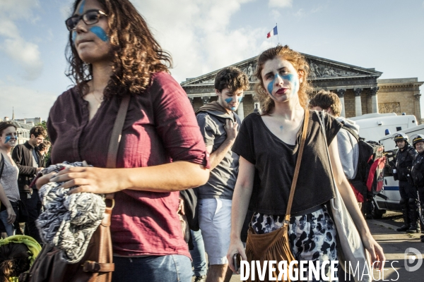 Les anti loi travail devant l Assemblee Nationale, 5 Juillet.