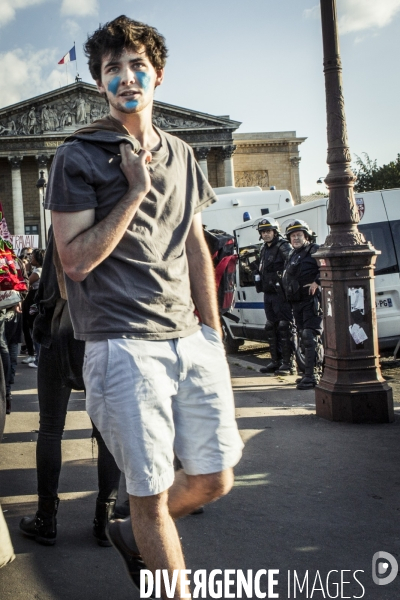 Les anti loi travail devant l Assemblee Nationale, 5 Juillet.