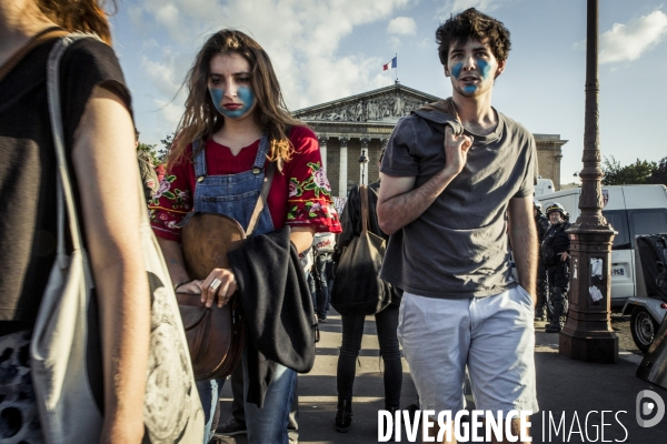 Les anti loi travail devant l Assemblee Nationale, 5 Juillet.