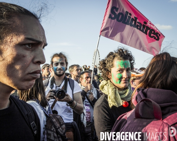 Les anti loi travail devant l Assemblee Nationale, 5 Juillet.