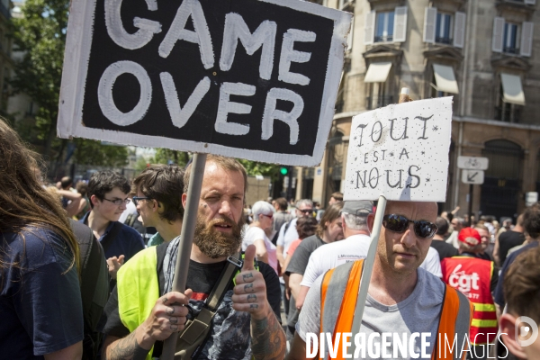 Manifestation contre la loi Travail autour du Bassin de l Arsenal