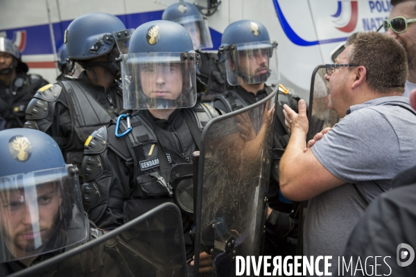 Manifestation contre la loi Travail autour du Bassin de l Arsenal