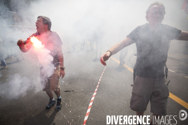Manifestation contre la loi Travail autour du Bassin de l Arsenal