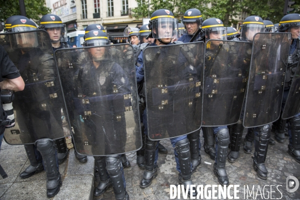 Manifestation contre la loi Travail autour du Bassin de l Arsenal