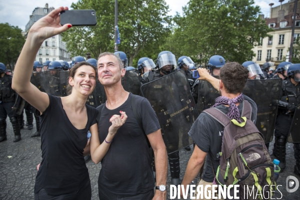 Manifestation contre la loi Travail autour du Bassin de l Arsenal