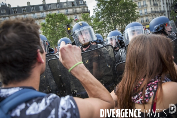 Manifestation contre la loi Travail autour du Bassin de l Arsenal