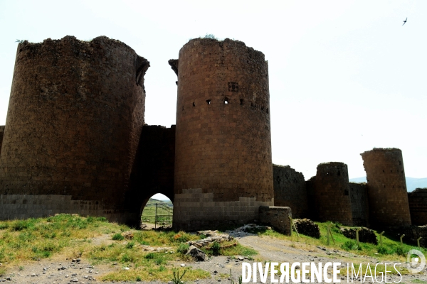 Ani, the Ancient Armenian Capital and the city of a thousand and one churches. Ani, l ancienne Capitale Armenian et la ville de mille et une églises.