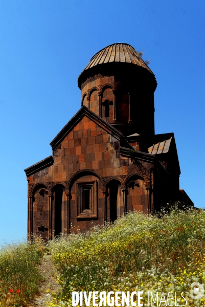 Ani, the Ancient Armenian Capital and the city of a thousand and one churches. Ani, l ancienne Capitale Armenian et la ville de mille et une églises.