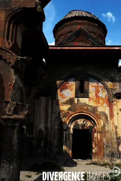 Ani, the Ancient Armenian Capital and the city of a thousand and one churches. Ani, l ancienne Capitale Armenian et la ville de mille et une églises.