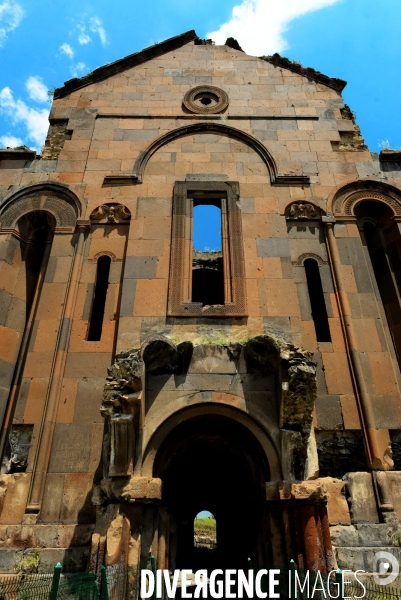 Ani, the Ancient Armenian Capital and the city of a thousand and one churches. Ani, l ancienne Capitale Armenian et la ville de mille et une églises.